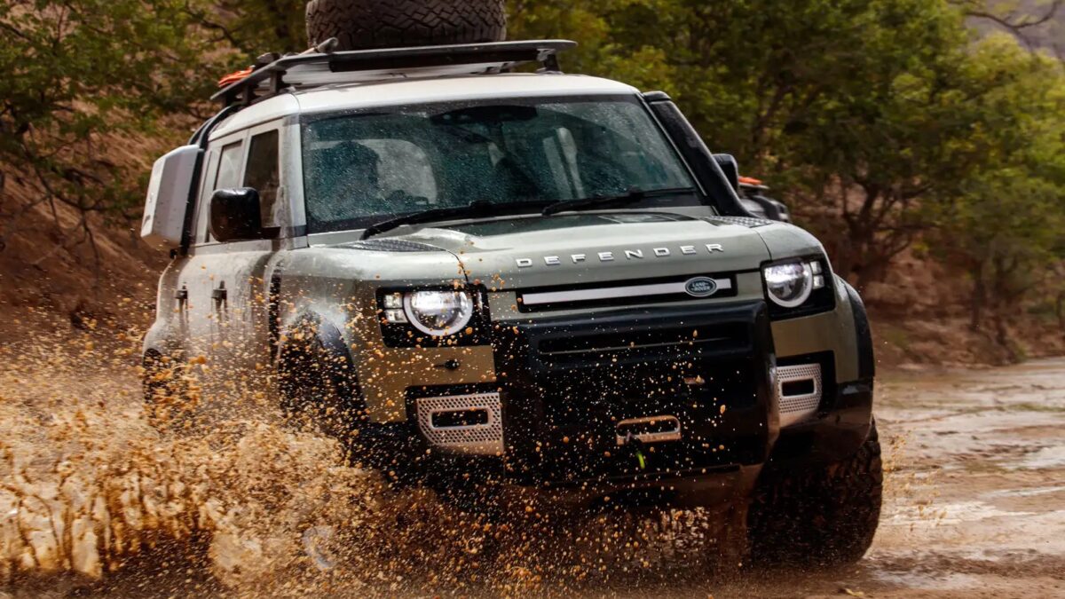 Legendinis Land Rover: Prabangos ir visureigių meistriškumo derinys